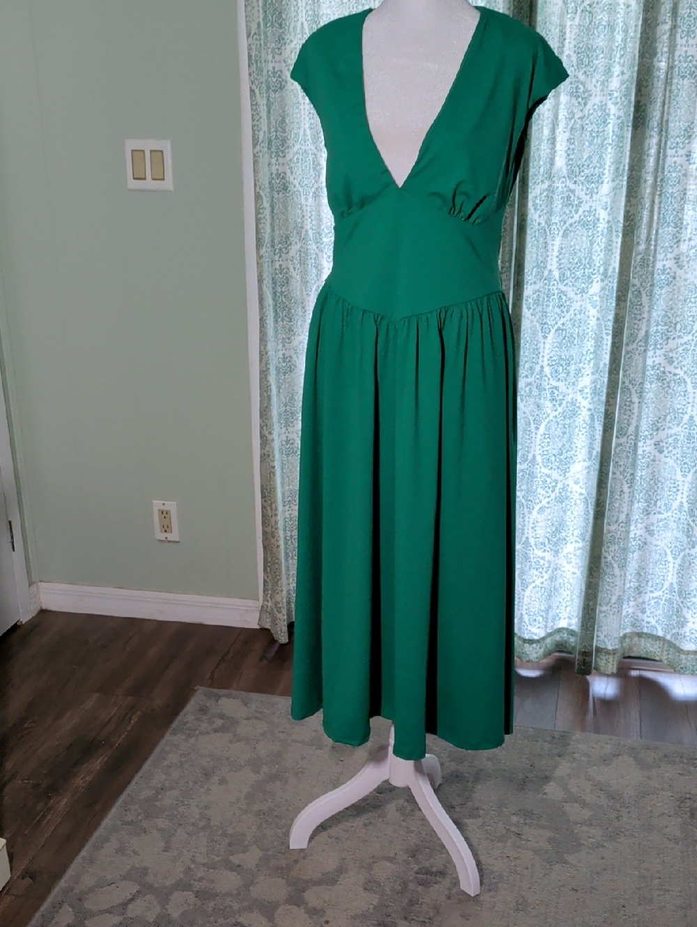 Oys Green V-Neck Midi Dress